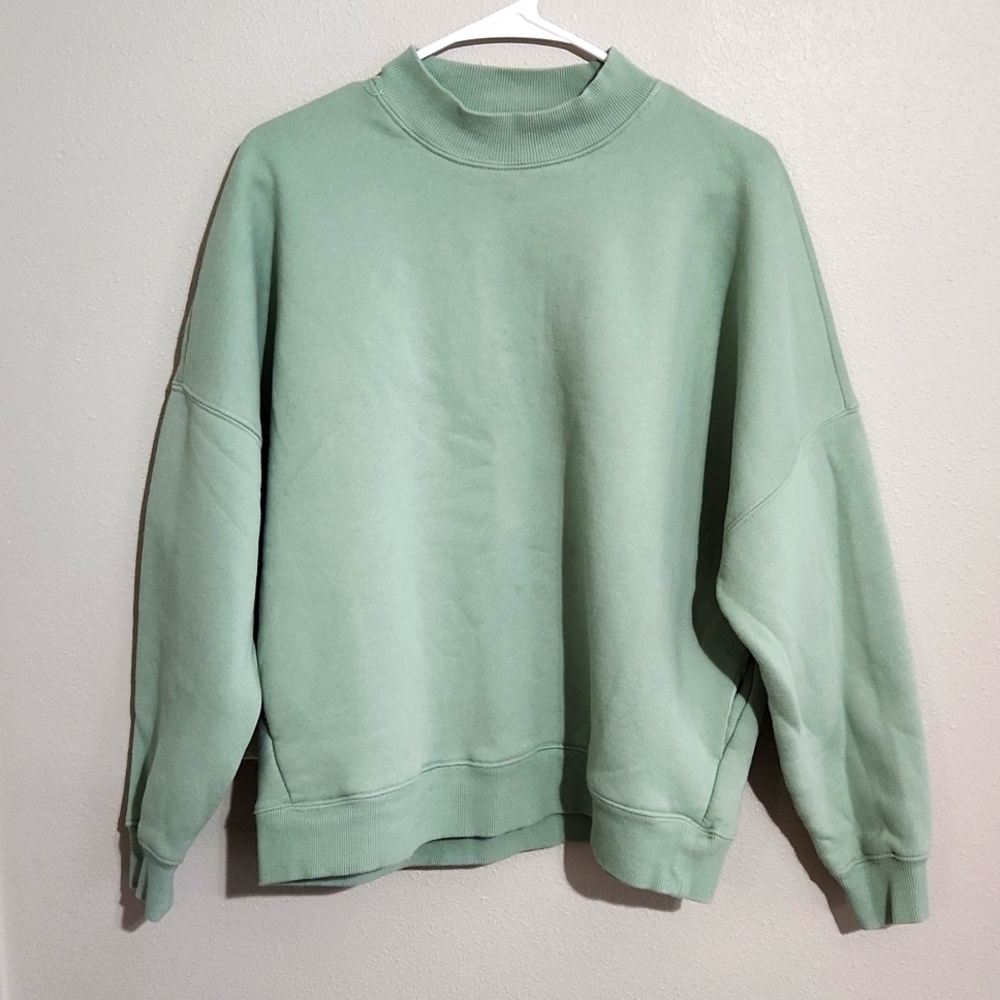 MOD REF Sage Green Oversized sweatshirt w/ pockets sz Medium